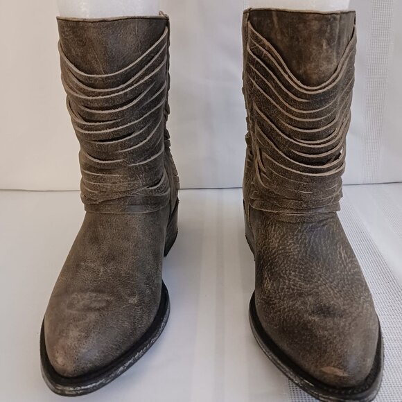 NIB Size 8.5M Matisse Black Fringe Pull on Distressed Boot - Picture 3 of 10